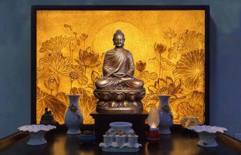 Thờ Phật A Di Đà tại nhà để mong cầu bình an và hạnh phúc đến với gia đình
