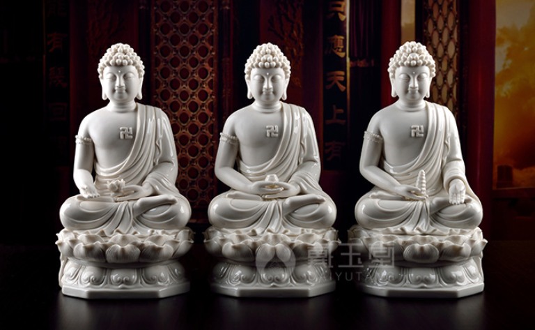 Tượng Tam Thế Phật được nhiều người thỉnh về để thờ cúng tại nhà 