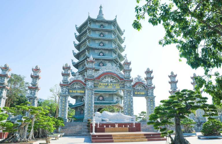 Tháp xá lợi là công trình kiến trúc tưởng nhớ Đức Phật