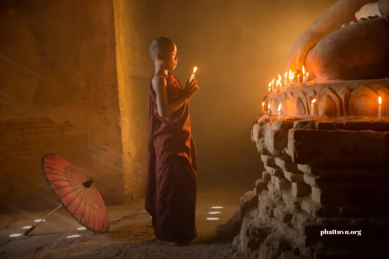 Cúng dường ánh sáng là một trong những loại cúng dường mạnh mẽ, mãnh liệt nhất trong Đạo Phật