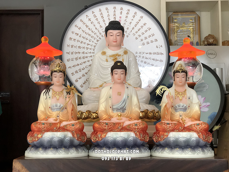 Tượng Phật tại cửa hàng Đồ Thờ Lộc Phát